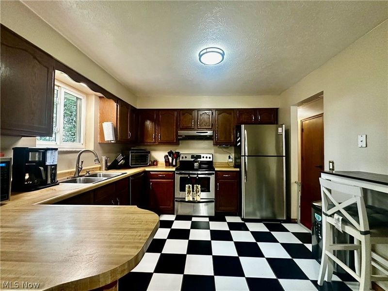 112 Berry Lane, Marietta, OH 45750 Photo 6
