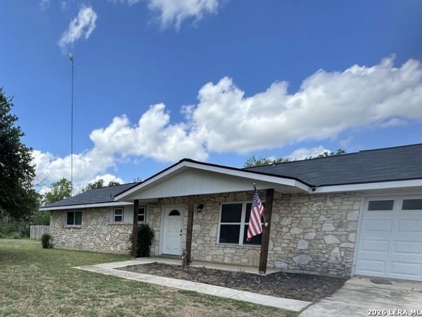 303 DRY HOLLOW RD, La Vernia, TX 78121