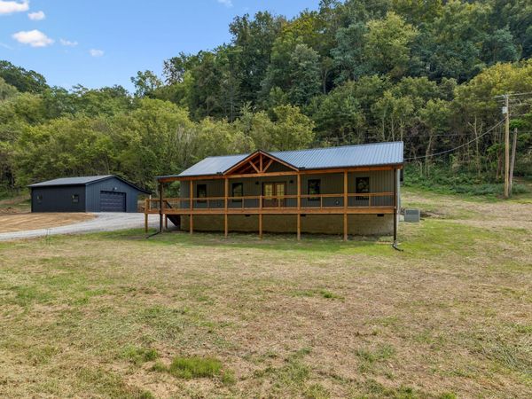 194 Sloan Branch Rd, Pleasant Shade, TN 37145