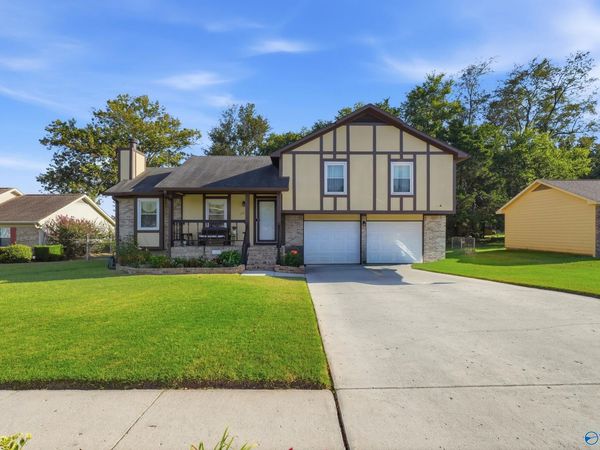 3803 Gardenside Drive NW, Huntsville, AL 35810