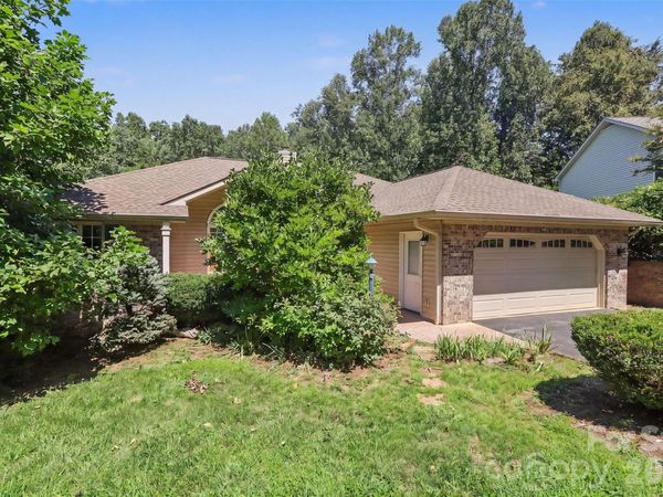 7 Firestone Court , Etowah, NC 28729