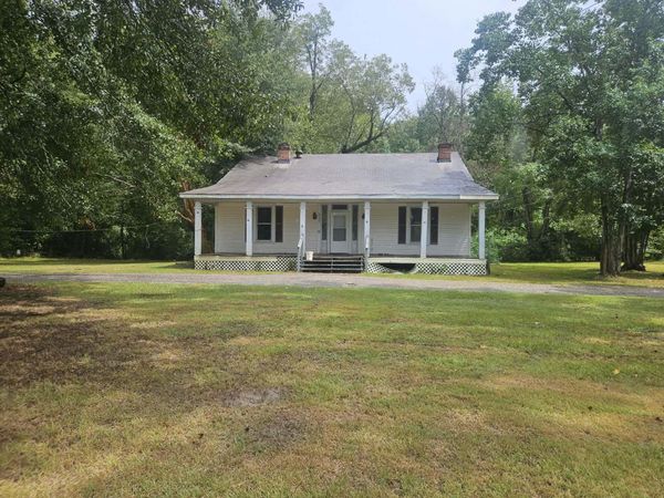 2129 N 5th Ave., Laurel, MS 39440