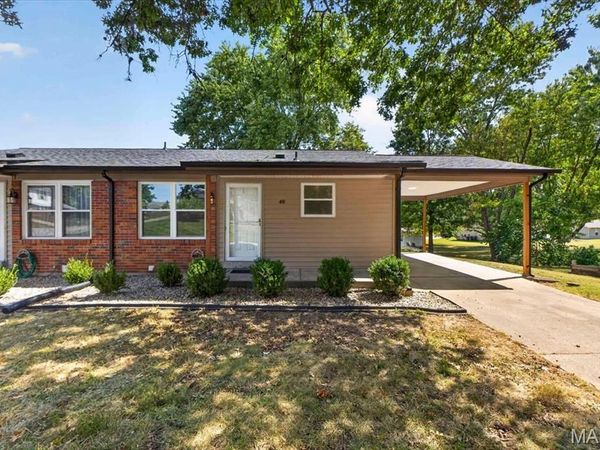 48 Laura Drive , St Peters, MO 63376