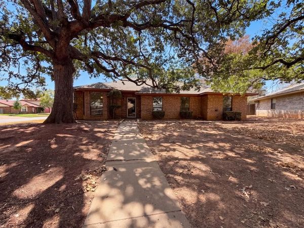 5126 Eagle Nest Drive, Arlington, TX 76017