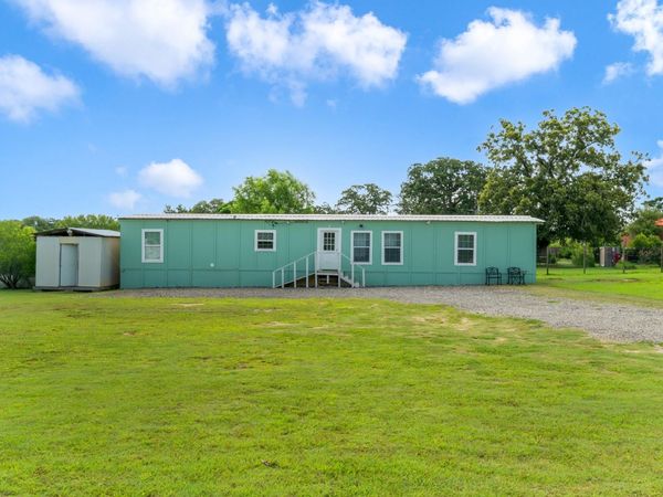 235 Thompson RD, Dale, TX 78616