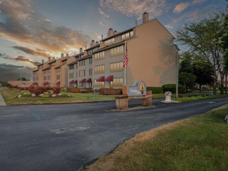 503 W Lakeshore Drive, Unit B4, Port Clinton, OH 43452 Photo 14