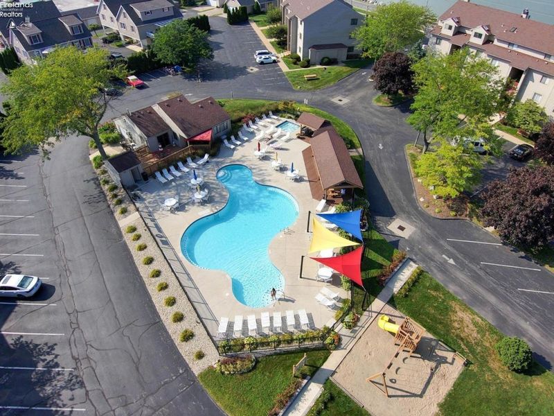 503 W Lakeshore Drive, Unit B4, Port Clinton, OH 43452 Photo 2