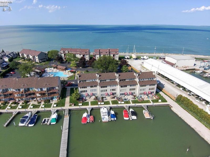 503 W Lakeshore Drive, Unit B4, Port Clinton, OH 43452 Photo 24