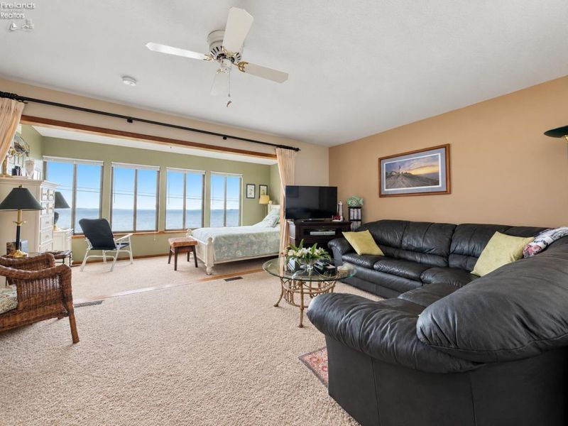 503 W Lakeshore Drive, Unit B4, Port Clinton, OH 43452 Photo 5