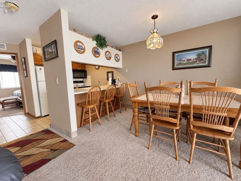 503 W Lakeshore Drive, Unit B4, Port Clinton, OH 43452 Photo 9