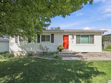 8330 Chestnut Lane, Lincoln, NE 68510