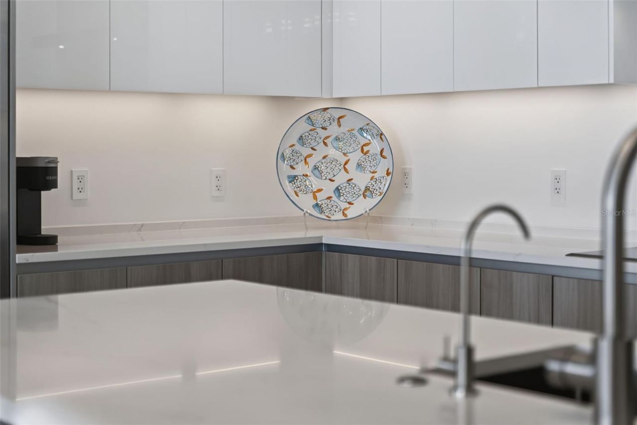 301 Quay Commons, Unit 1903, Sarasota, FL 34236 Photo