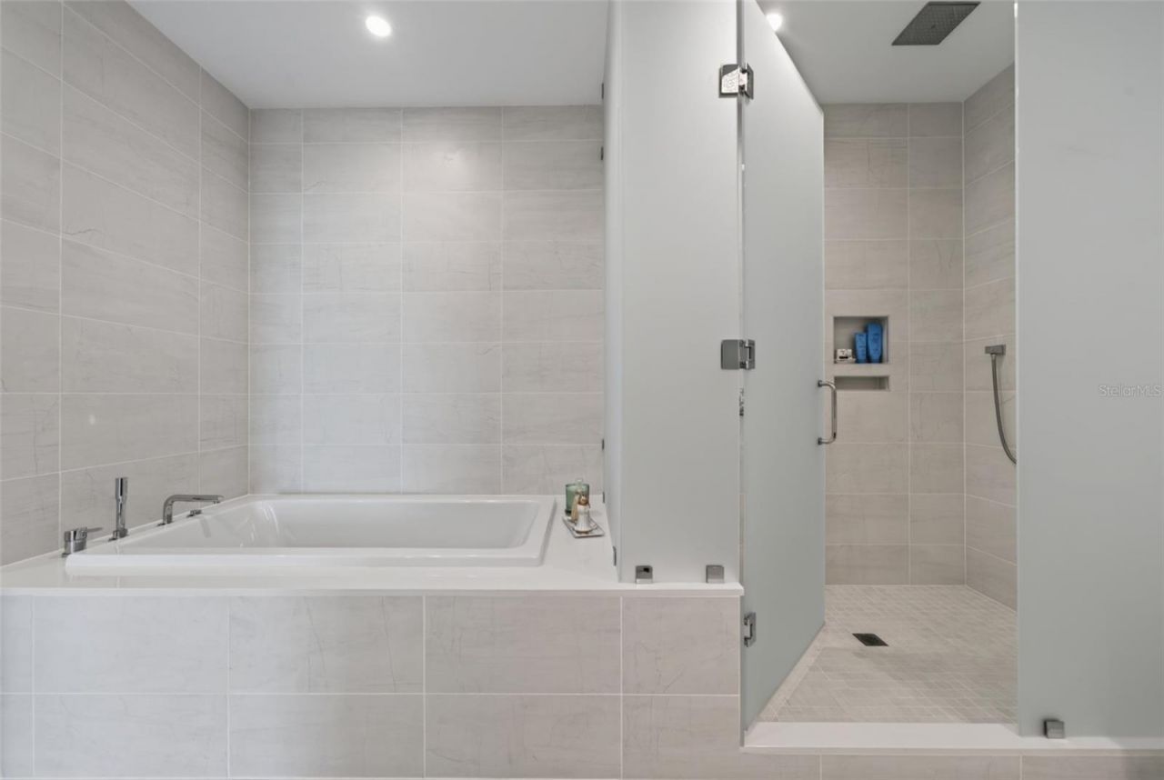 301 Quay Commons, Unit 1903, Sarasota, FL 34236 Photo