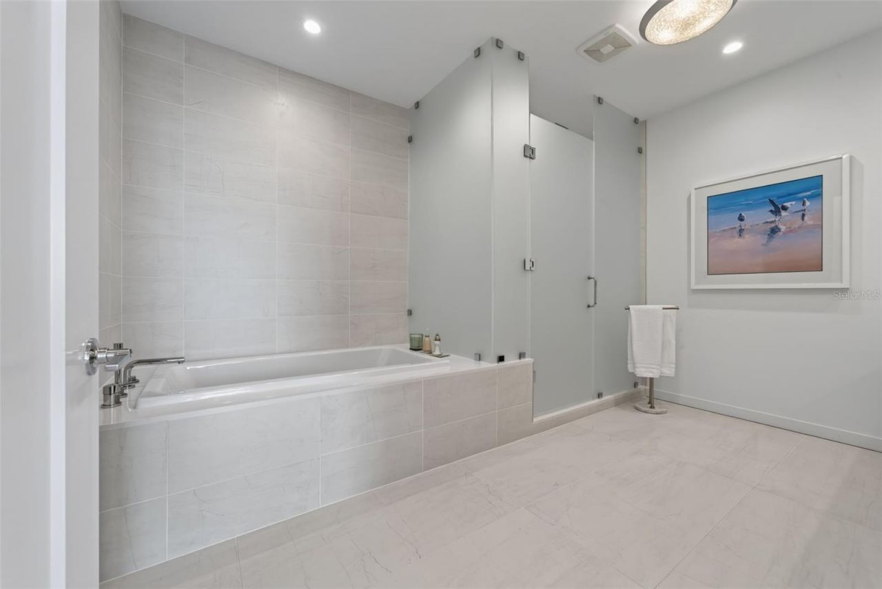 301 Quay Commons, Unit 1903, Sarasota, FL 34236 Photo