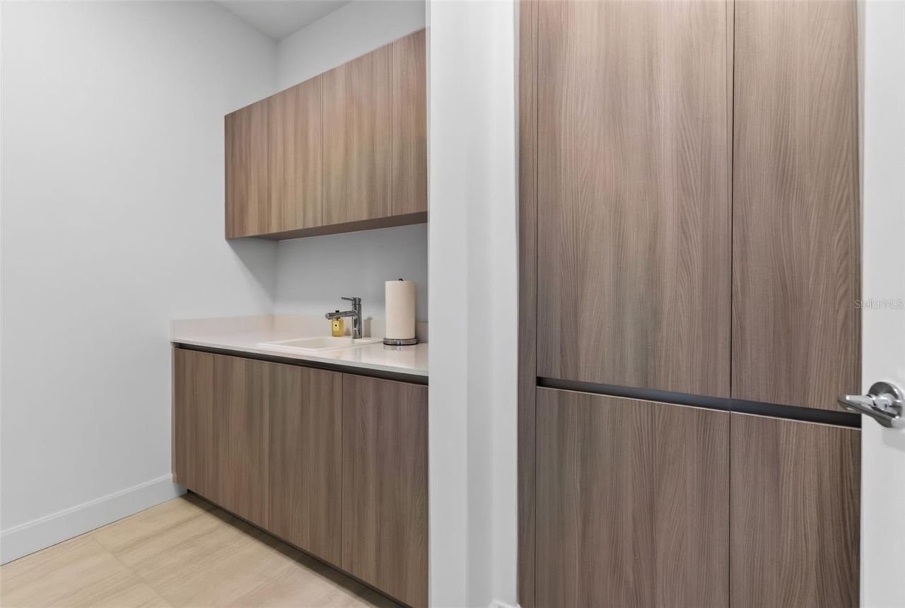 301 Quay Commons, Unit 1903, Sarasota, FL 34236 Photo