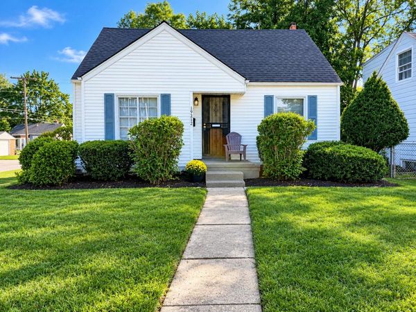 19212 Kingsville Street, Harper Woods, MI 48225