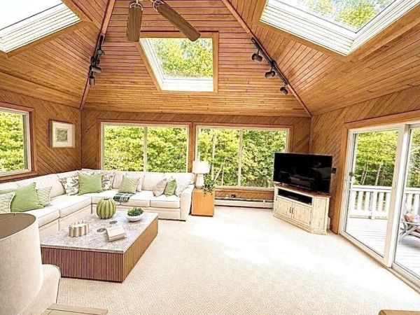 18 Lido, Bedford, MA 01730