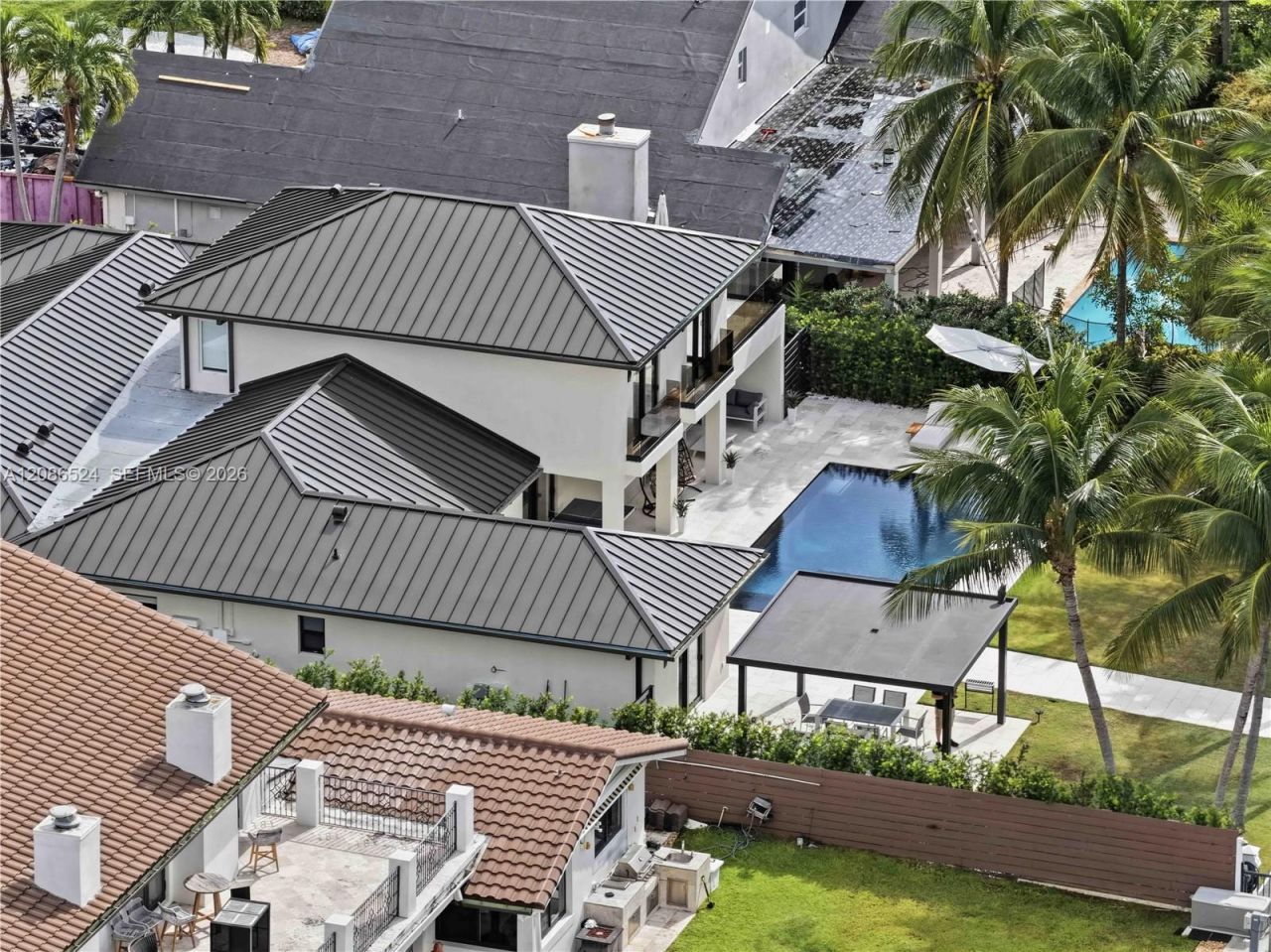 415 Holiday Dr, Hallandale Beach, FL 33009 Photo
