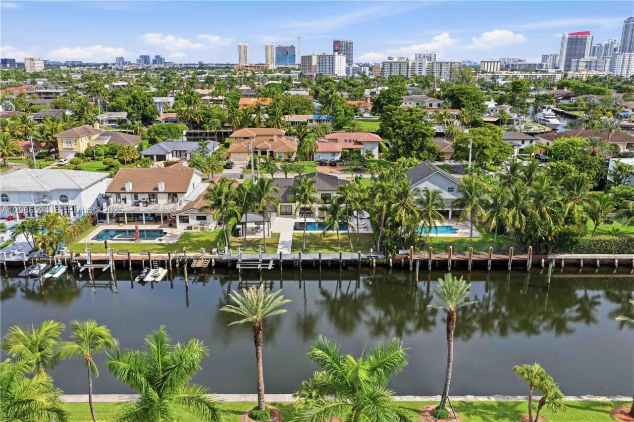 415 Holiday Dr, Hallandale Beach, FL 33009 Photo