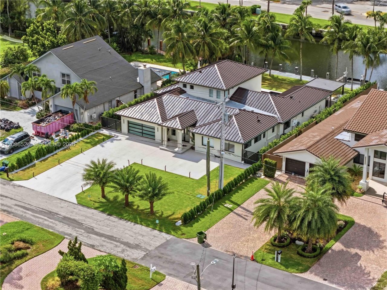 415 Holiday Dr, Hallandale Beach, FL 33009 Photo