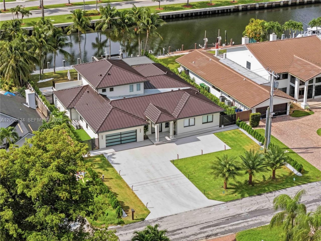 415 Holiday Dr, Hallandale Beach, FL 33009 Photo
