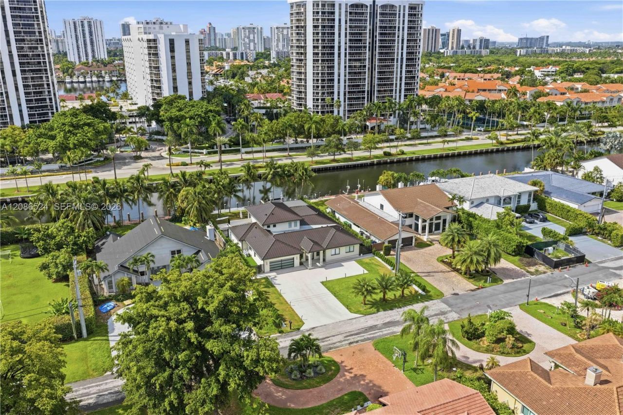 415 Holiday Dr, Hallandale Beach, FL 33009 Photo