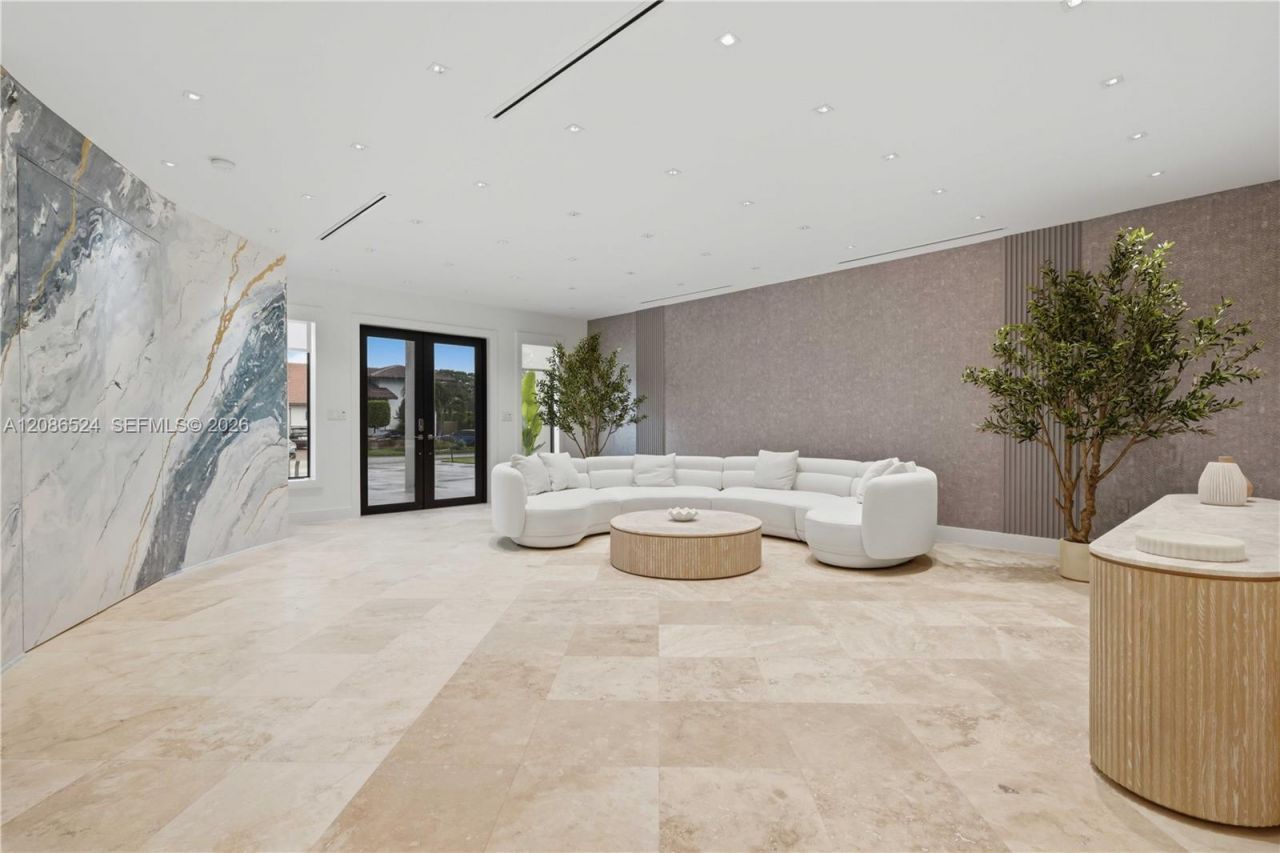 415 Holiday Dr, Hallandale Beach, FL 33009 Photo