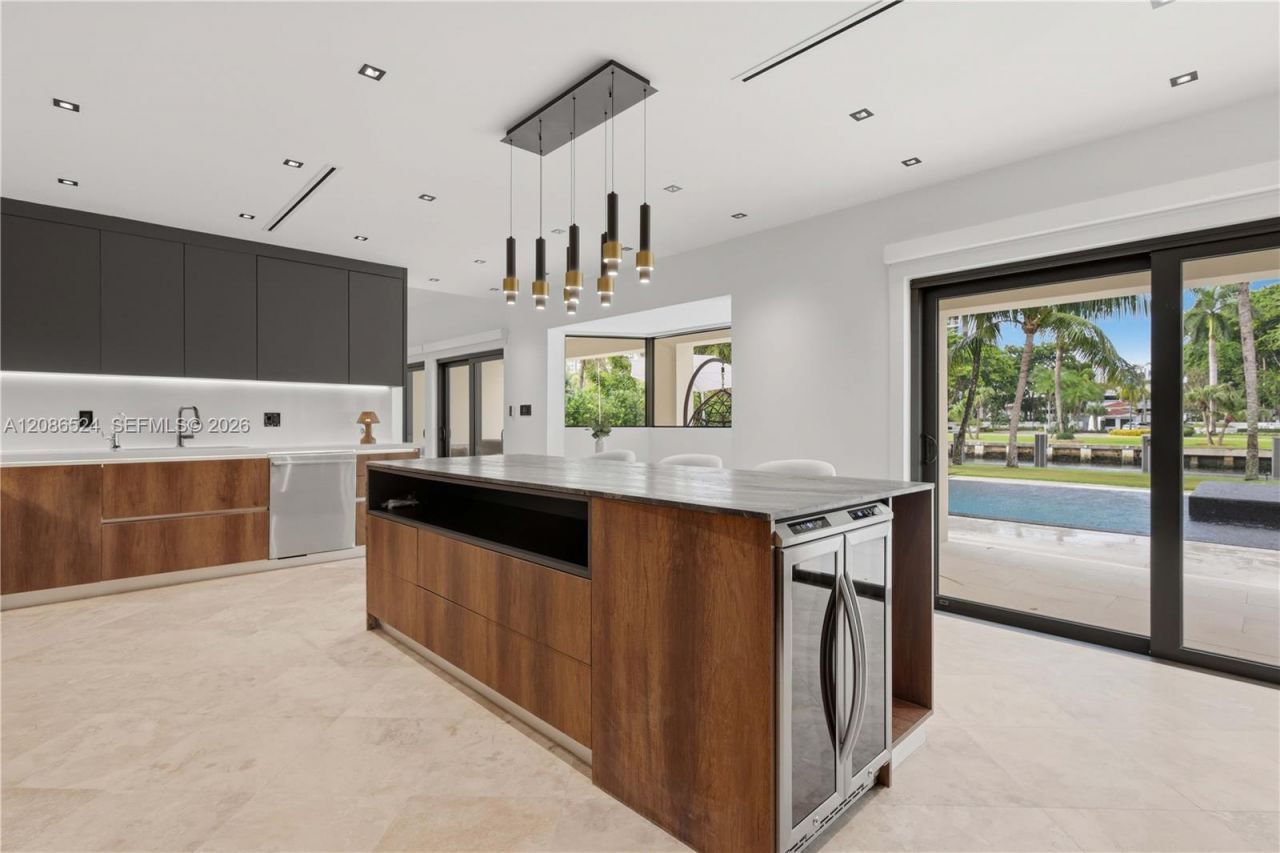 415 Holiday Dr, Hallandale Beach, FL 33009 Photo