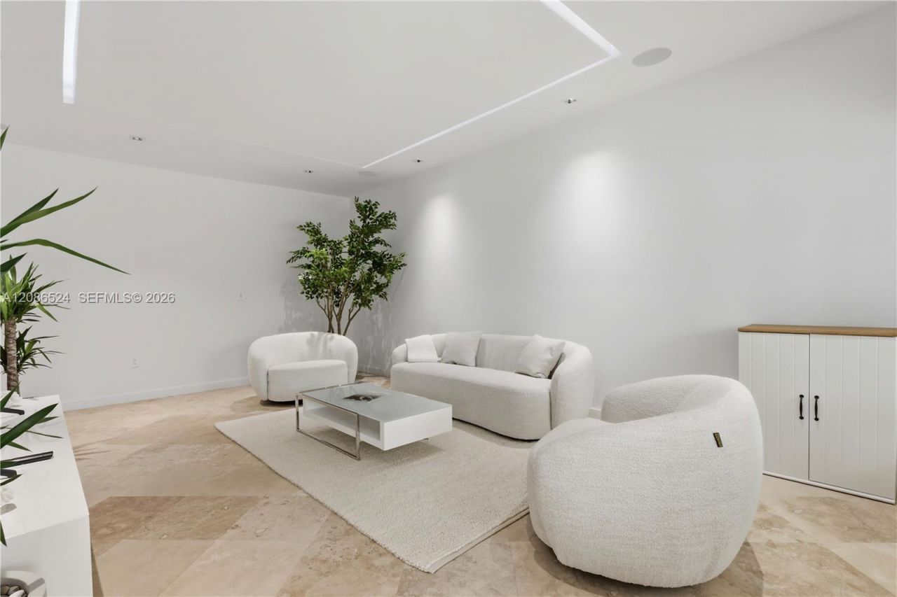415 Holiday Dr, Hallandale Beach, FL 33009 Photo