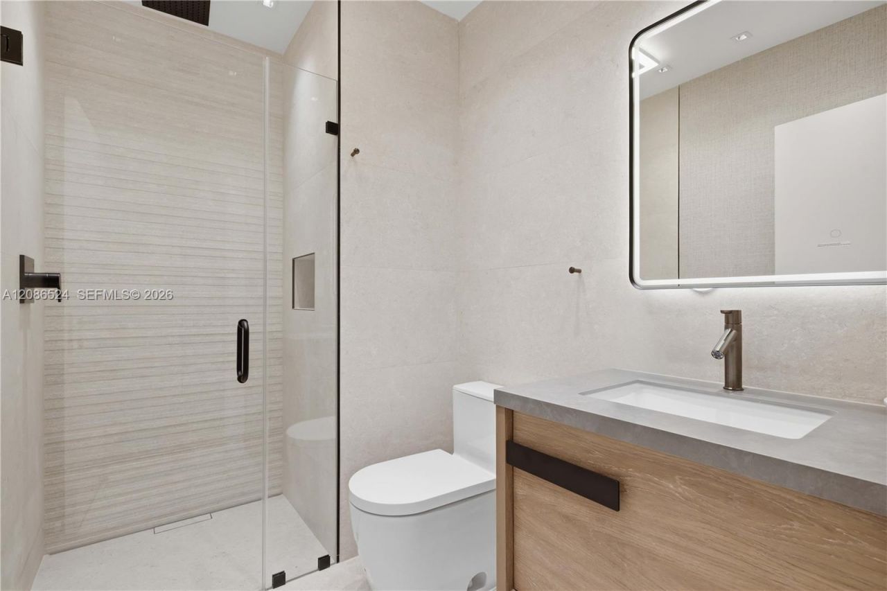 415 Holiday Dr, Hallandale Beach, FL 33009 Photo