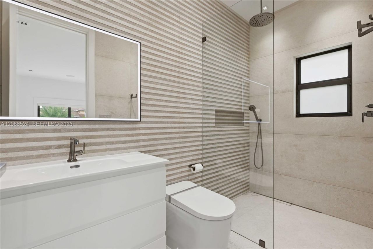 415 Holiday Dr, Hallandale Beach, FL 33009 Photo