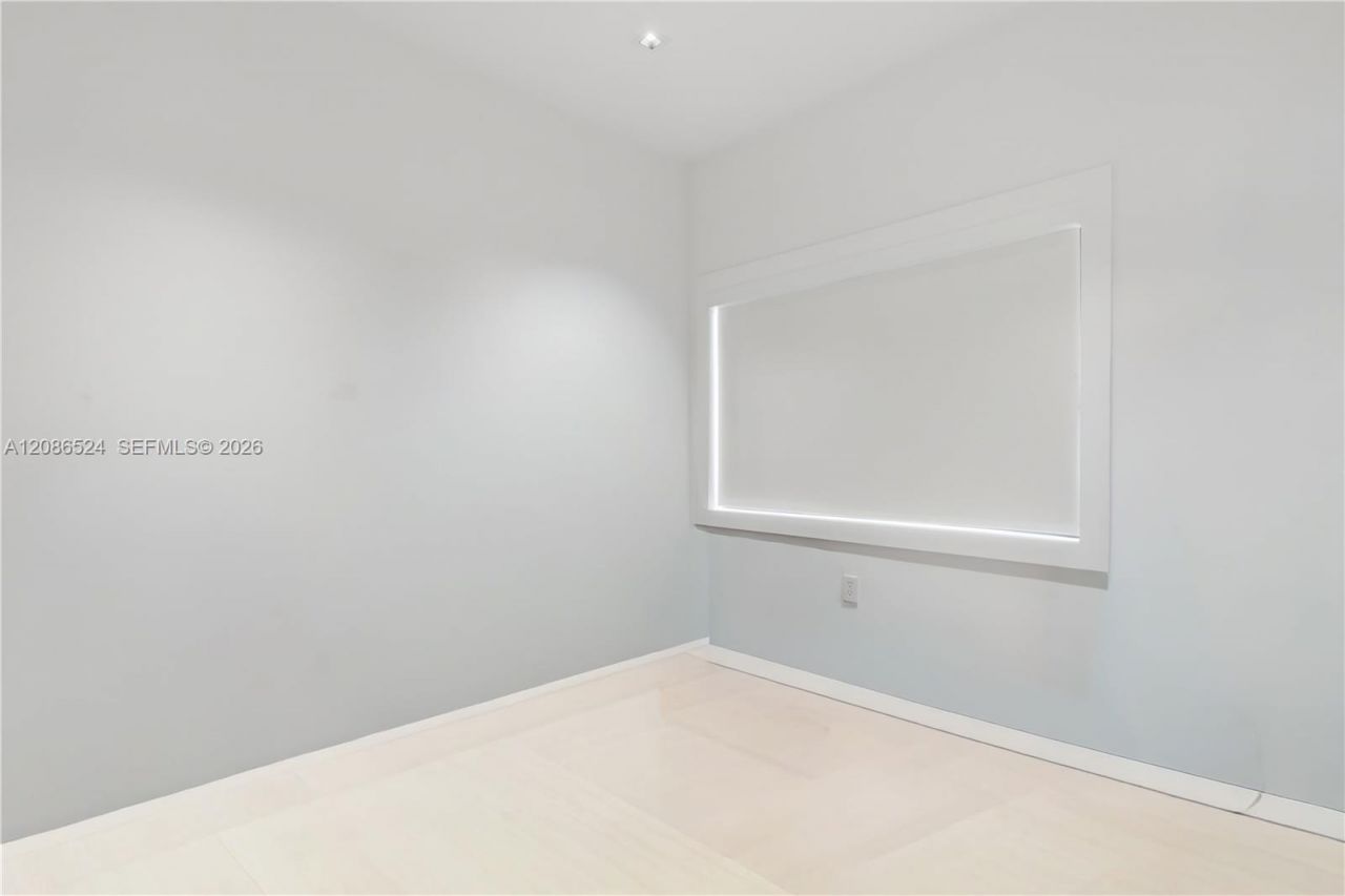 415 Holiday Dr, Hallandale Beach, FL 33009 Photo