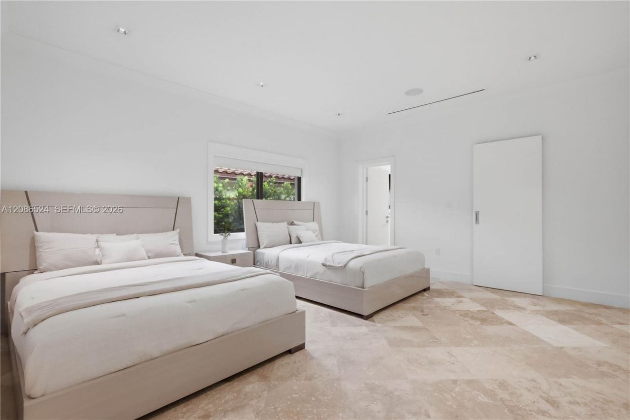 415 Holiday Dr, Hallandale Beach, FL 33009 Photo
