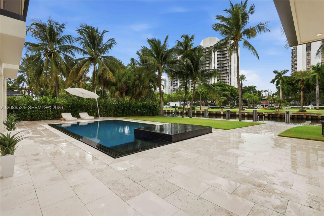 415 Holiday Dr, Hallandale Beach, FL 33009 Photo