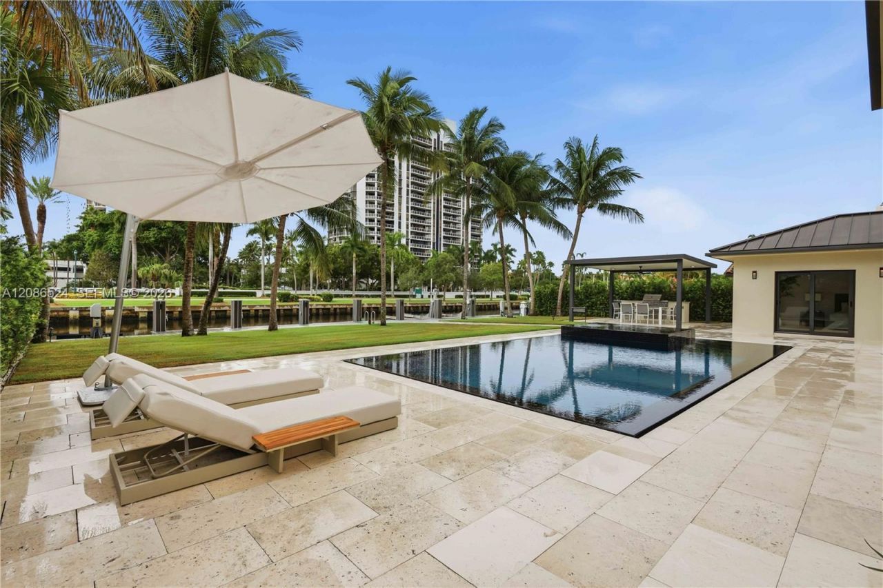 415 Holiday Dr, Hallandale Beach, FL 33009 Photo