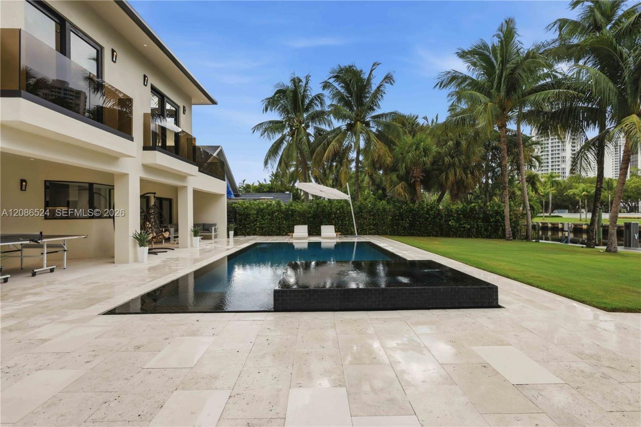 415 Holiday Dr, Hallandale Beach, FL 33009 Photo