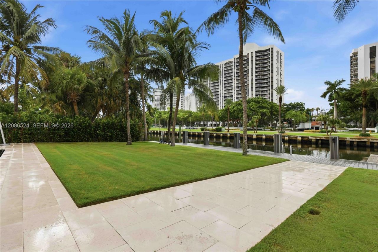415 Holiday Dr, Hallandale Beach, FL 33009 Photo