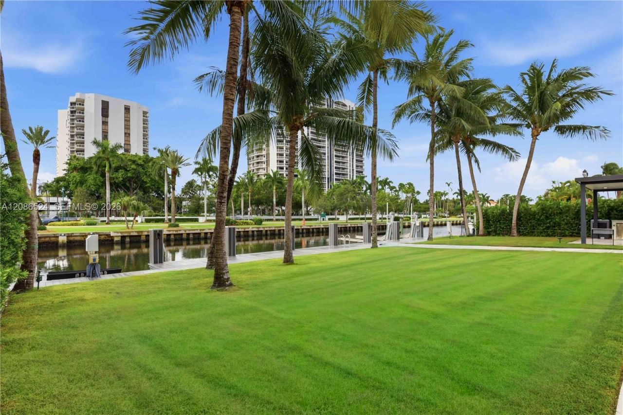 415 Holiday Dr, Hallandale Beach, FL 33009 Photo