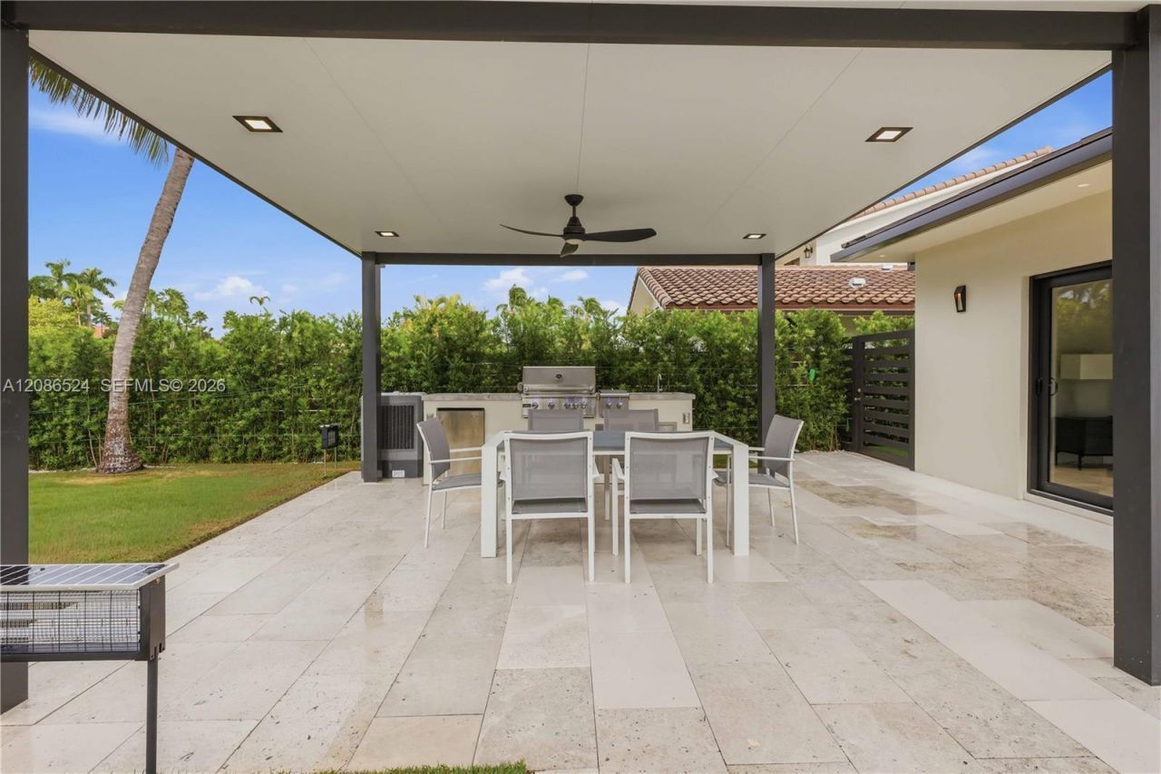 415 Holiday Dr, Hallandale Beach, FL 33009 Photo