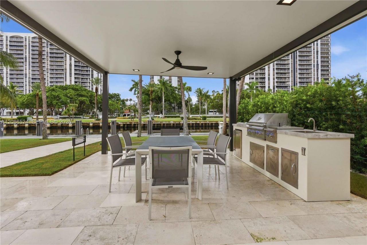 415 Holiday Dr, Hallandale Beach, FL 33009 Photo