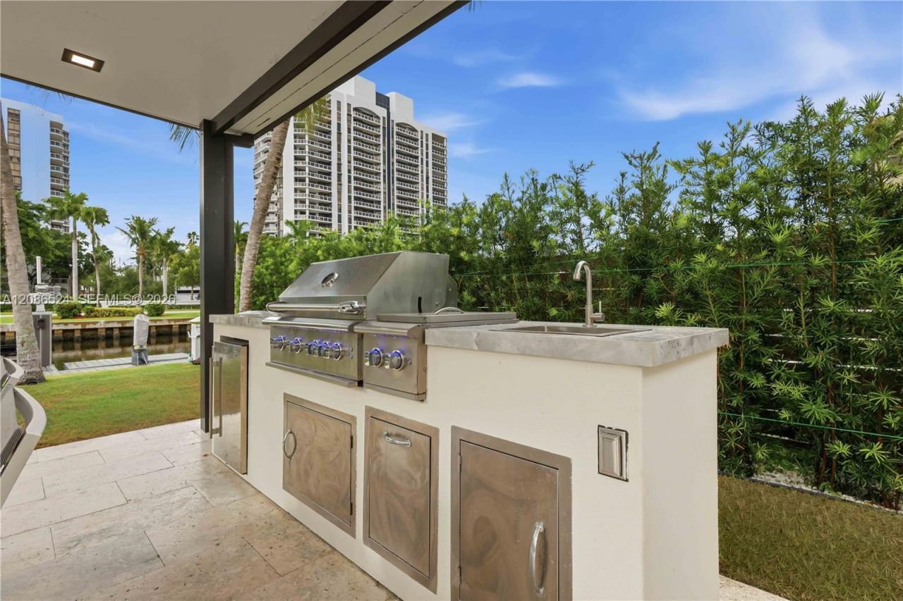 415 Holiday Dr, Hallandale Beach, FL 33009 Photo