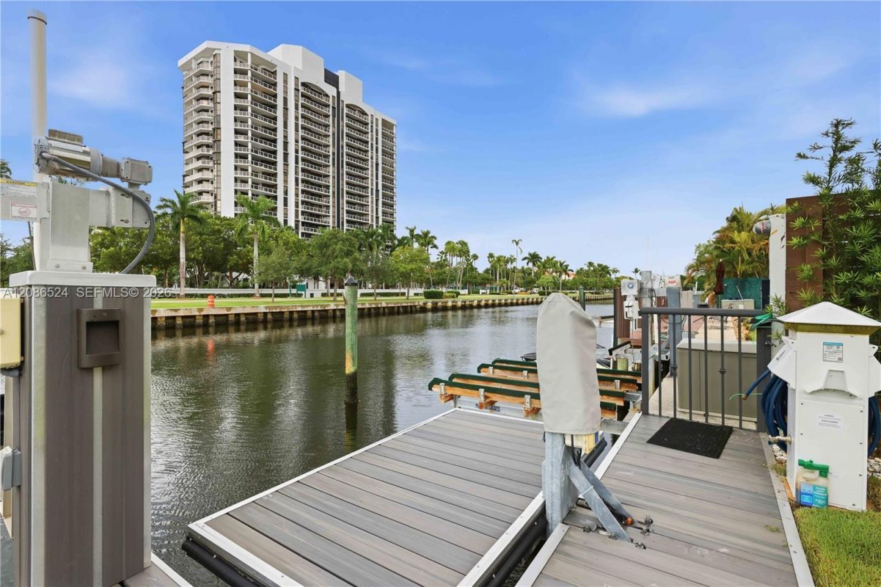 415 Holiday Dr, Hallandale Beach, FL 33009 Photo