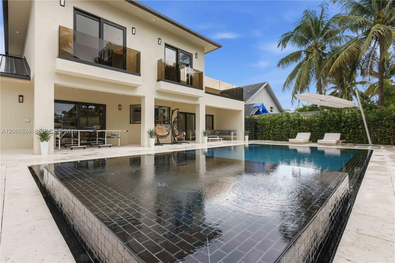 415 Holiday Dr, Hallandale Beach, FL 33009 Photo