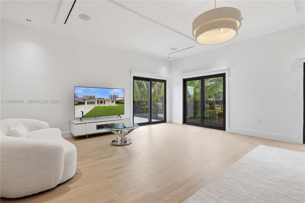 415 Holiday Dr, Hallandale Beach, FL 33009 Photo