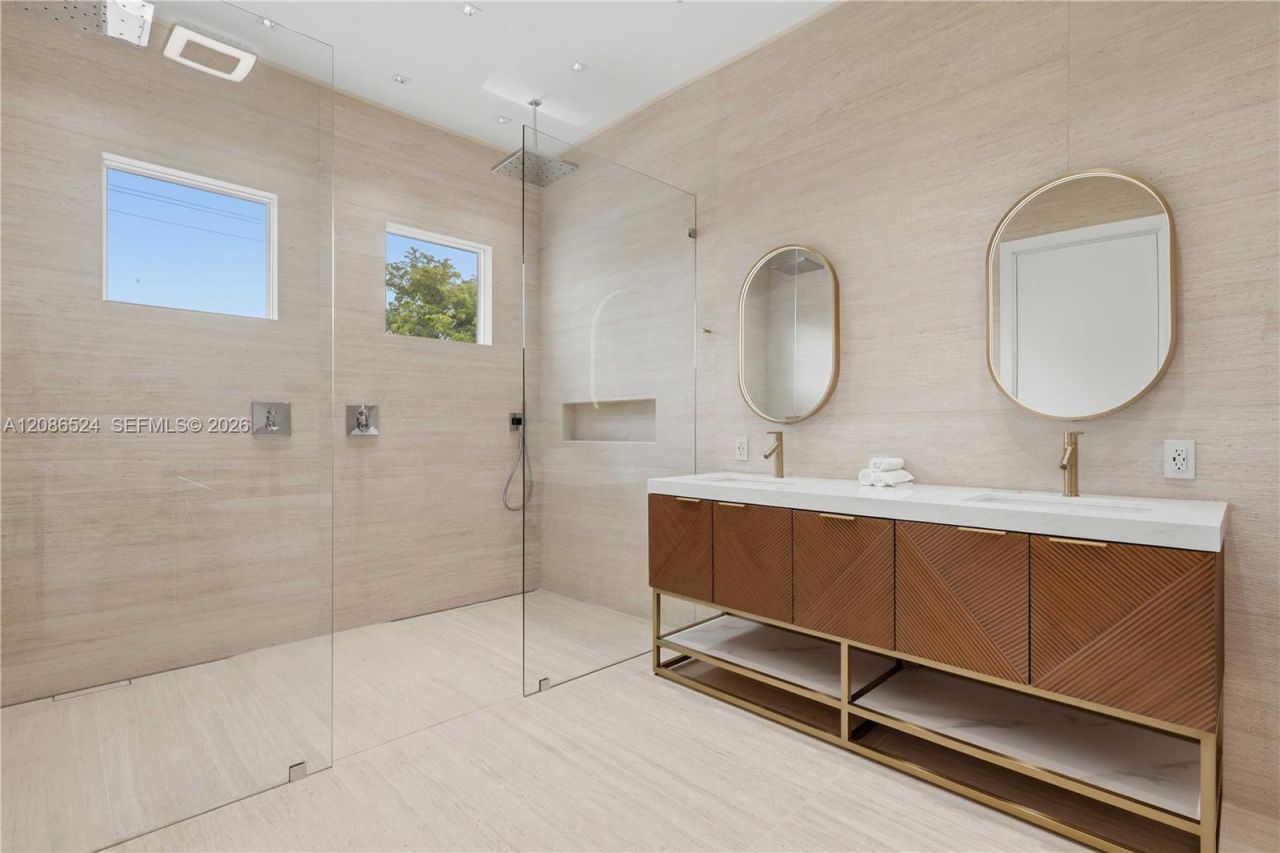 415 Holiday Dr, Hallandale Beach, FL 33009 Photo