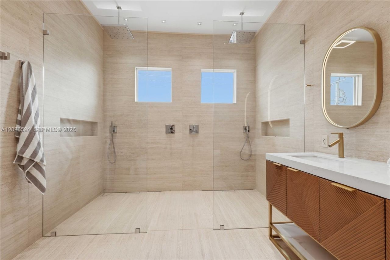 415 Holiday Dr, Hallandale Beach, FL 33009 Photo