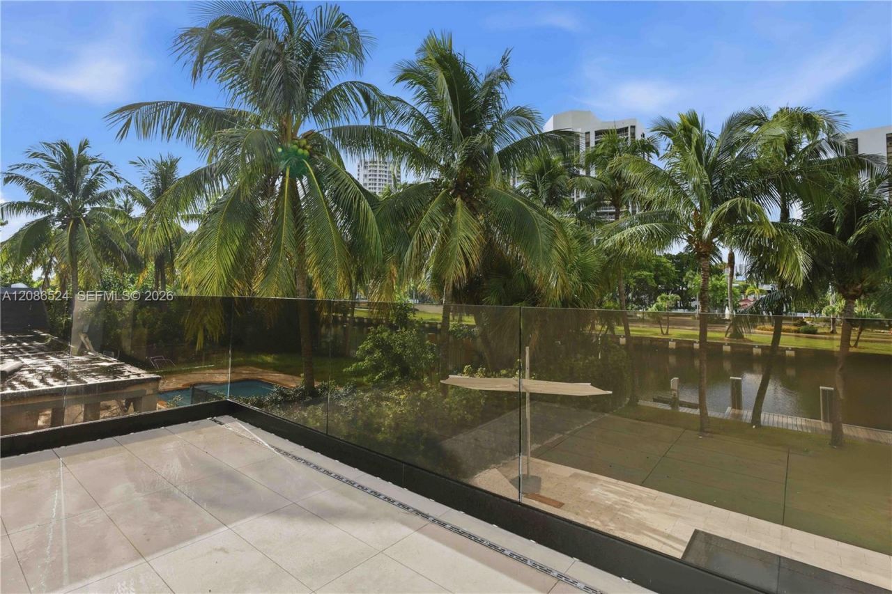 415 Holiday Dr, Hallandale Beach, FL 33009 Photo