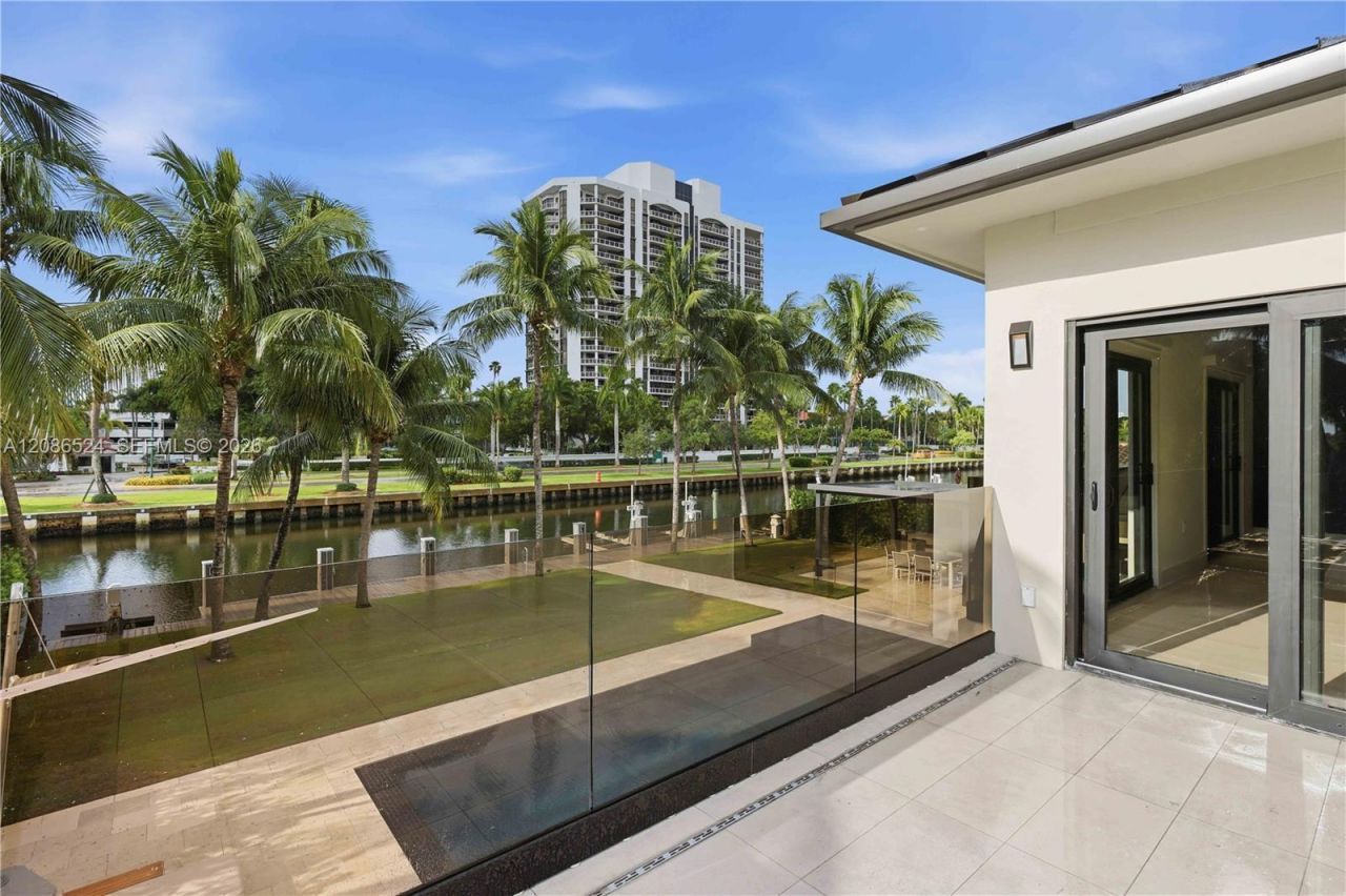 415 Holiday Dr, Hallandale Beach, FL 33009 Photo