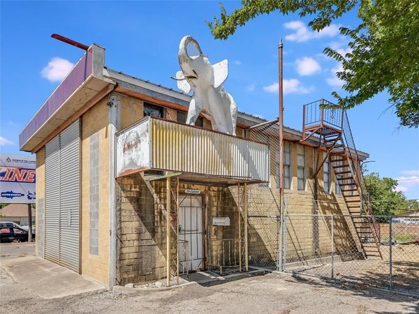 1018 N Main ST, Taylor, TX 76574