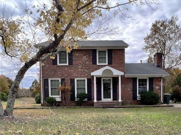310 Woodlake Drive, Greensboro, NC 27406